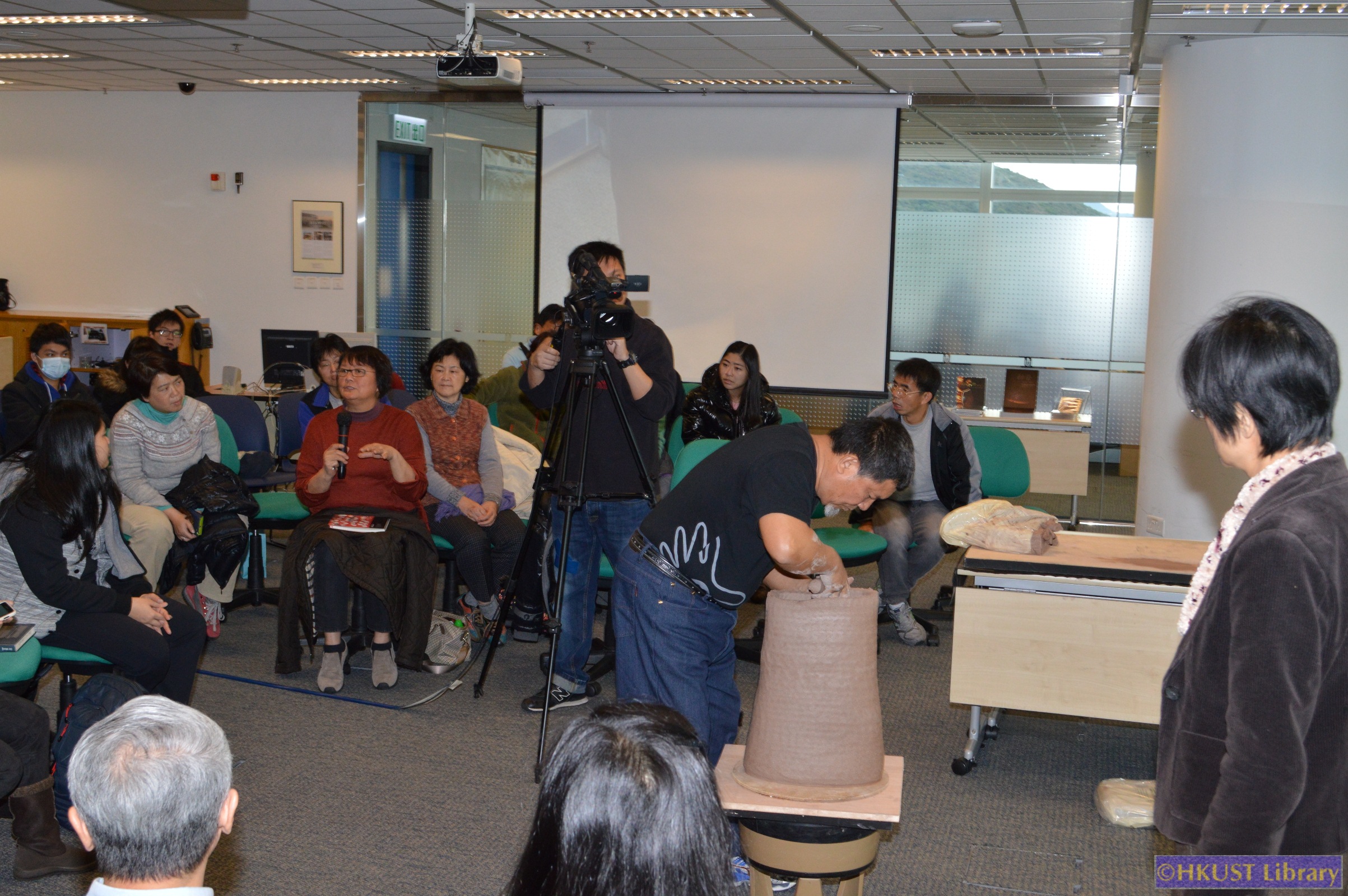 Mother Glaze: An Exhibition of High-Temperature Wood-Fired Ceramics by Lin Rui-hua: Demo1