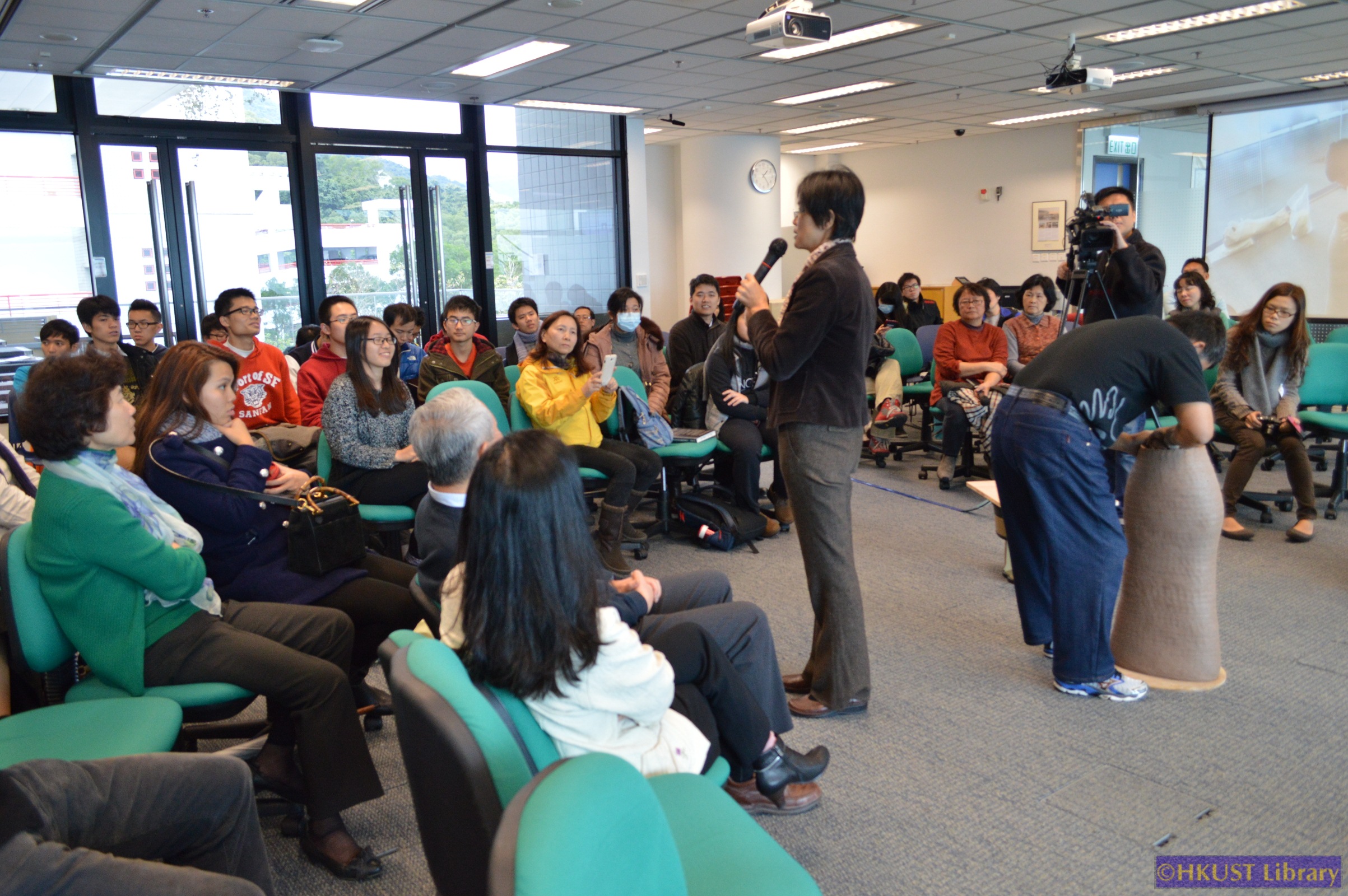Mother Glaze: An Exhibition of High-Temperature Wood-Fired Ceramics by Lin Rui-hua: Demo1