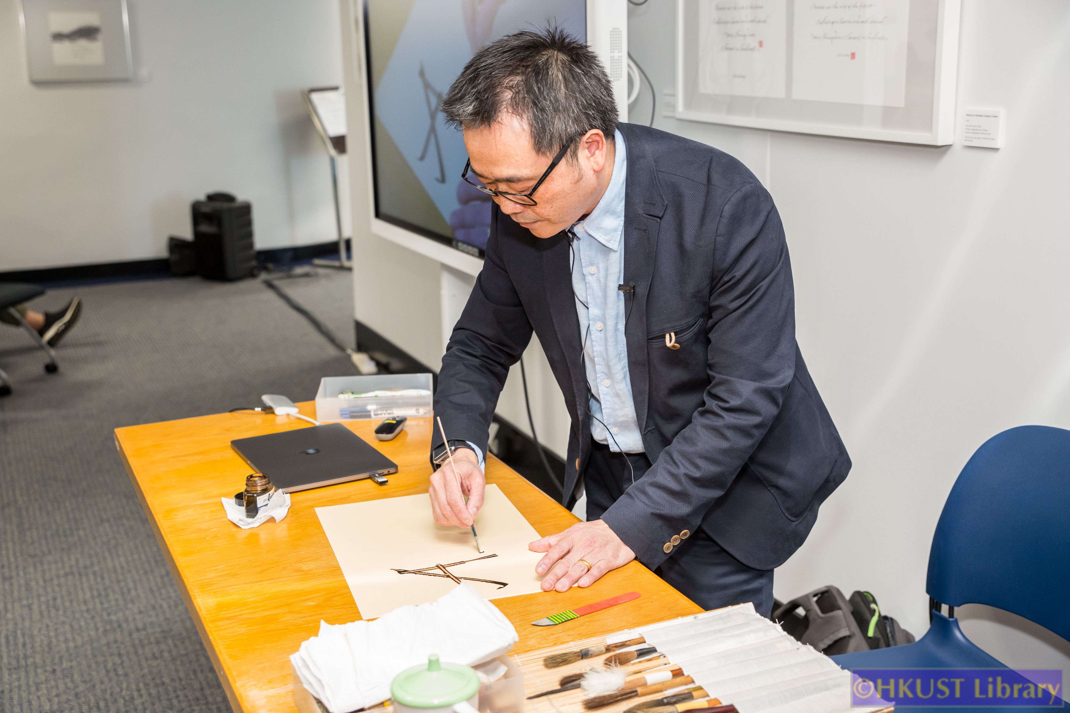 Crossing Boundaries: The Calligraphic Art of Manny Ling: Talk and Demo