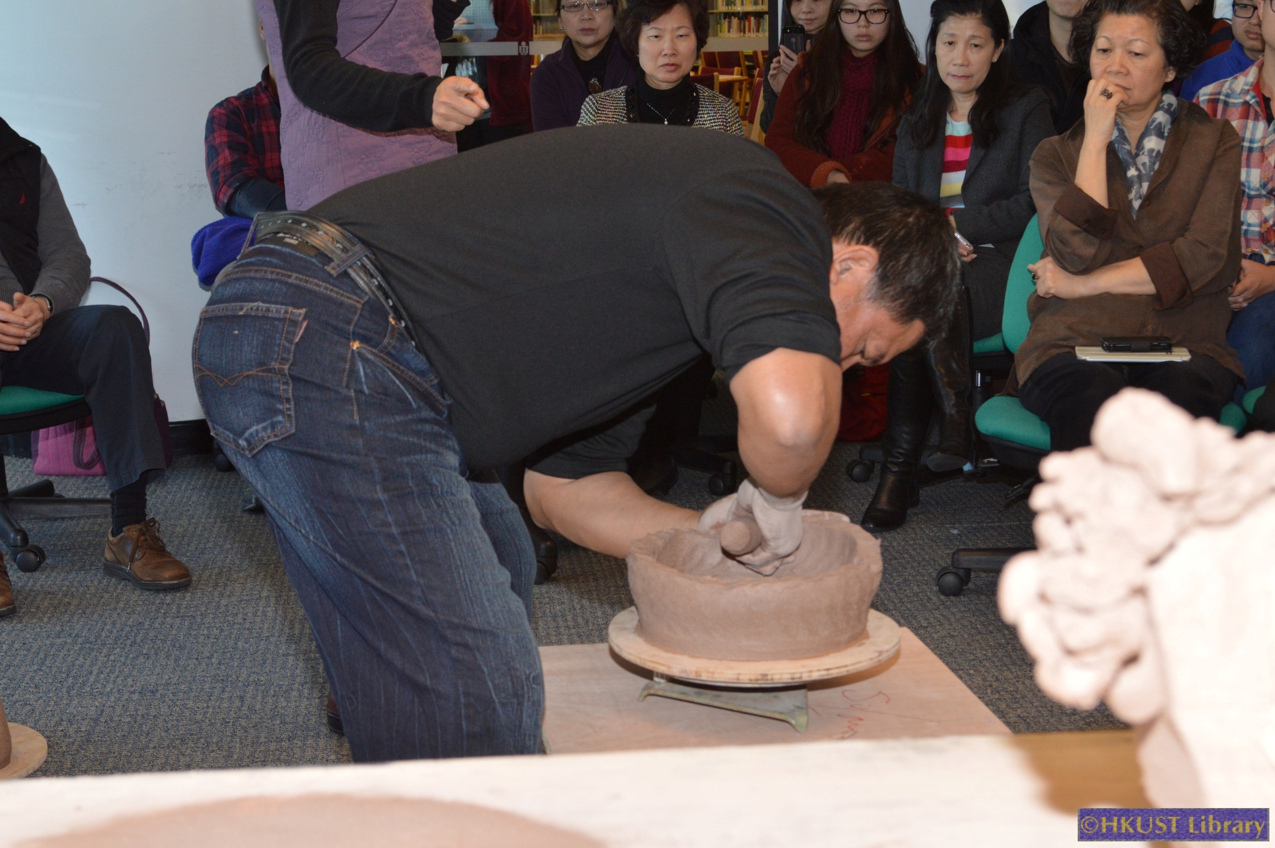 Mother Glaze: An Exhibition of High-Temperature Wood-Fired Ceramics by Lin Rui-hua: Demo2