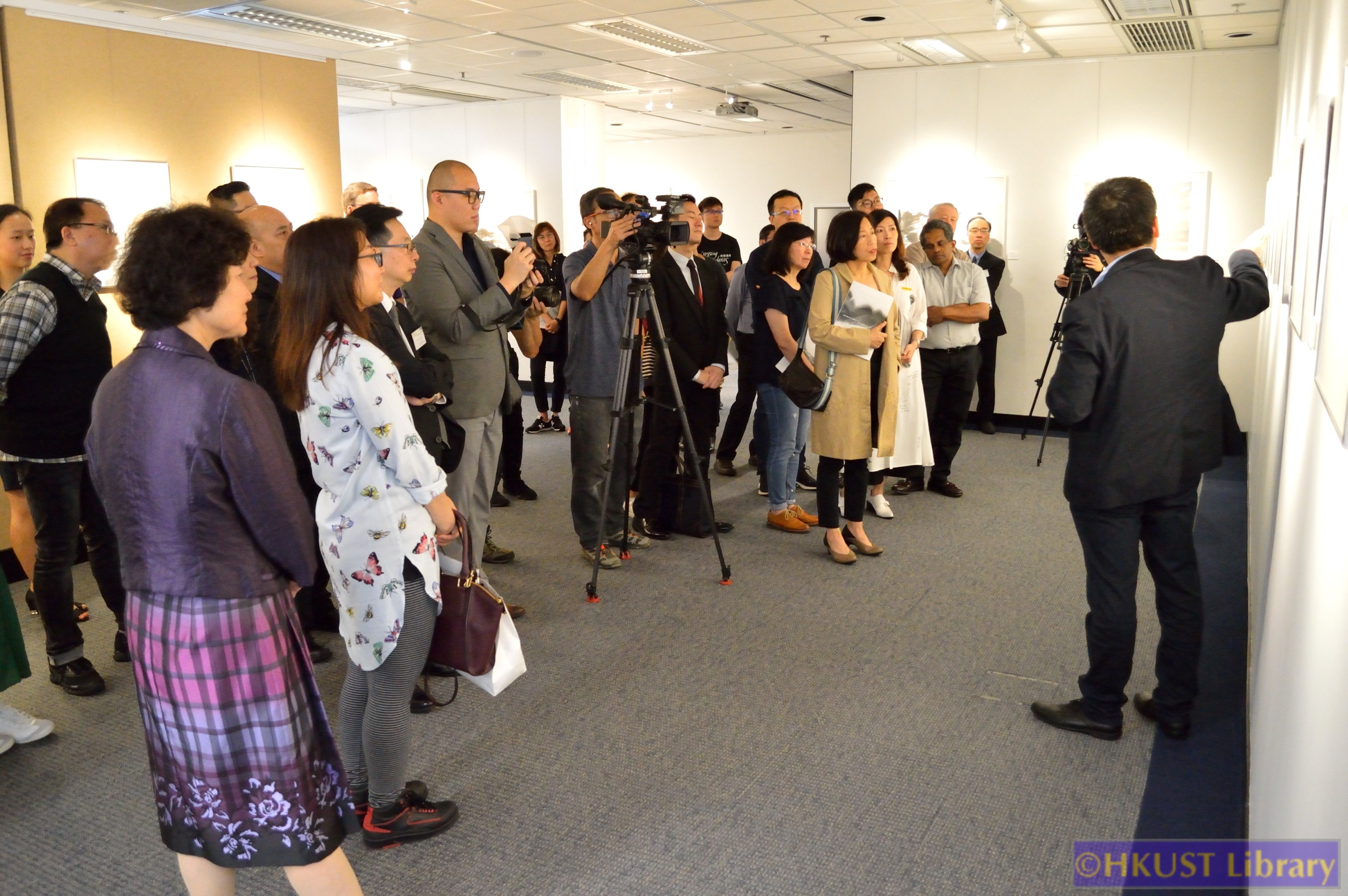 Crossing Boundaries: The Calligraphic Art of Manny Ling: Opening