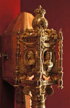 A photo of Chancellor’s mace, figure of Louis XIV, of Saint-Louis at the Palais du Tau