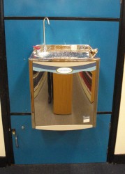 Hot and cold water fountain