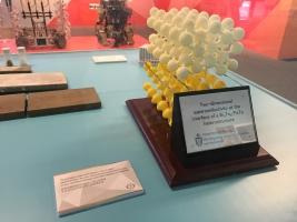 The model made by Professor Sou’s team demonstrates the two-dimensional superconductivity at the interface between two new classes of materials