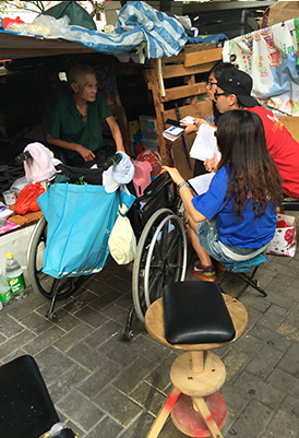 Interviewing homeless people during the Hong Kong & Macau Joint University Service Camp