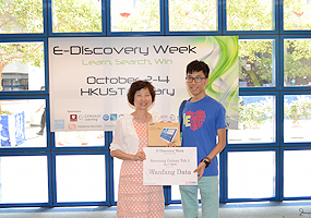 photo of University Librarian with one of the winners of the E-Discovery week luck draw