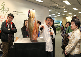 Ceramicist LIN Rui-hua speaking at his Gallery tour at the Exhibition, "Mother Glaze: An Exhibition of High-Temperature Wood-Fired Ceramics"