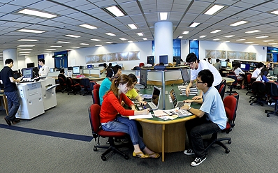 photo of students in Information Commons on the Ground Floor