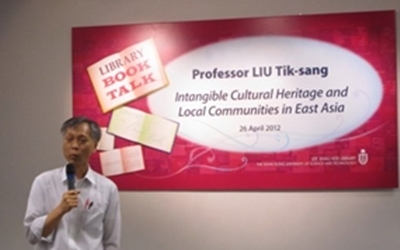 Phpto of Professor Liu Tik-sang in front of Book Talk backdrop